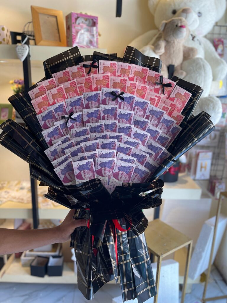 Cash bouquet with 5000 rupees in mixed 50 and 100 rupee notes