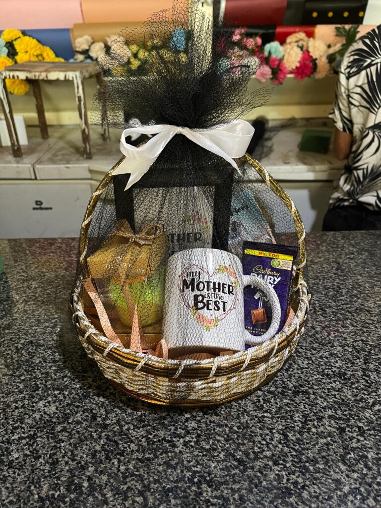 Mom's Love – Photo Frame & Dry Fruit Gift Basket